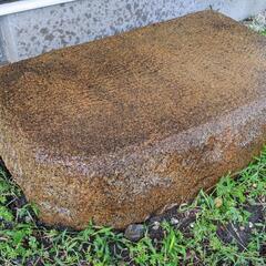 赤褐色 靴脱ぎ石 庭石 鞍馬石？