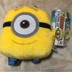 ミニオンズ　グッズ　ぬいぐるみリュックandカップセット