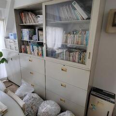 事務机　会議用机椅子　書庫