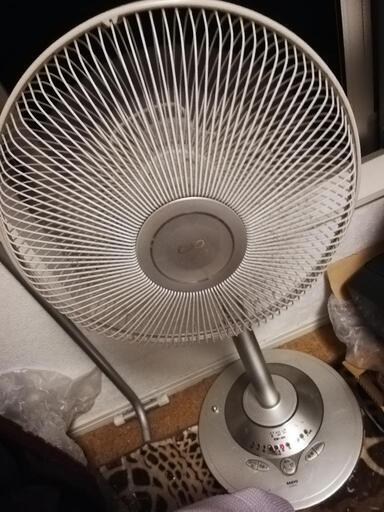 温度センサー機能付【上下⇔左右首振り】扇風機 リモコン付き♪
