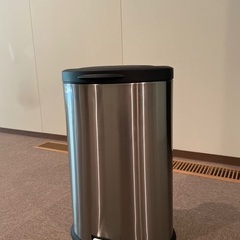 足踏み開閉式ゴミ箱