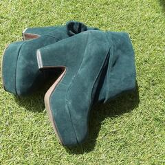 リボンが可愛いショートブーツ　Ｌサイズの画像