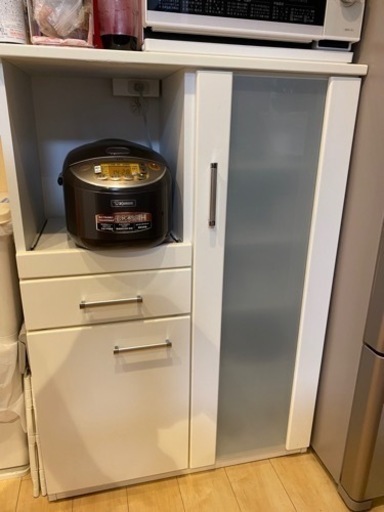 【お譲り先が決まりました！】食器棚