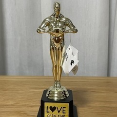 トロフィー (LOVE OF THE YEAR)