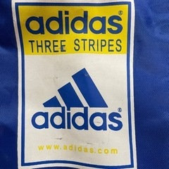 adidas 遠征バックの画像