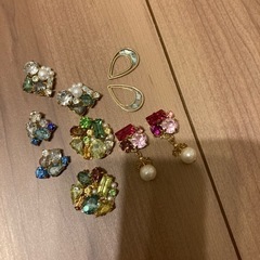 ピアス、キラキラパーツの画像