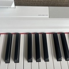 YAMAHA/ヤマハ■電子ピアノ■コンパクト・スタイリッシュタイプ■鍵盤数88■譜面立て付き■の画像