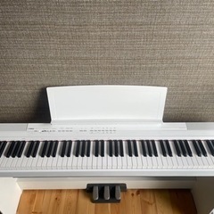 YAMAHA/ヤマハ■電子ピアノ■コンパクト・スタイリッシュタイプ■鍵盤数88■譜面立て付き■の画像