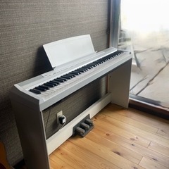 YAMAHA/ヤマハ■電子ピアノ■コンパクト・スタイリッシュタイプ■鍵盤数88■譜面立て付き■の画像