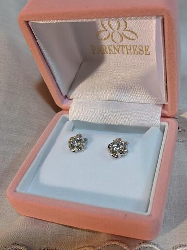 お花のピアス　新品　在庫処分