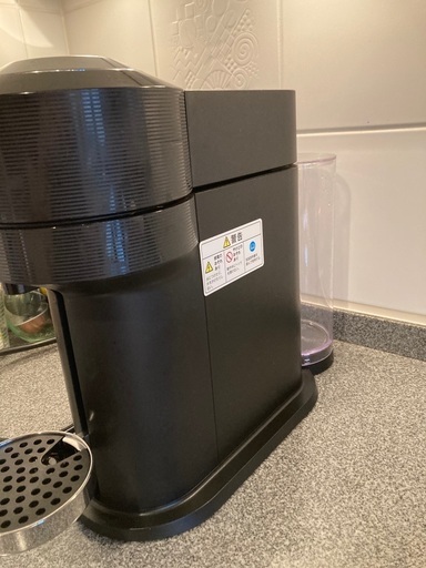 ネスプレッソ　コーヒーマシン　ヴァーチュオ　美品　カプセル付