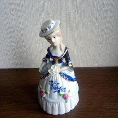 (値下げ半額)　陶器の呼び鈴　貴婦人