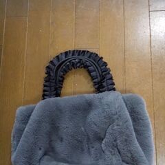 フェイクファーのバッグです