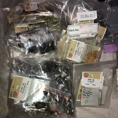 アクセサリー ハンドメイド パーツ たくさんの画像