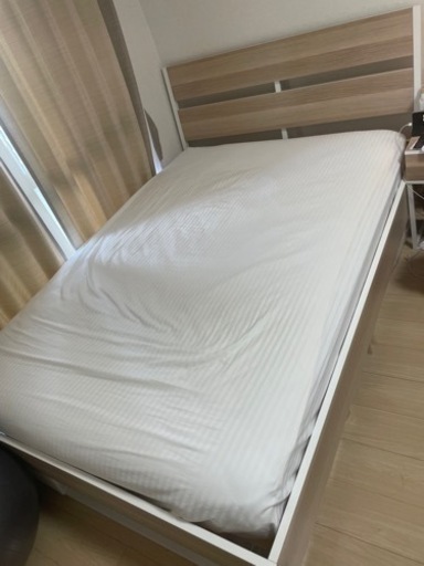 ダブルベッド　IKEA TRYSIL