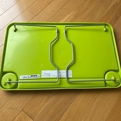 ベッド用の簡易テーブルの画像