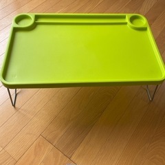 ベッド用の簡易テーブルの画像