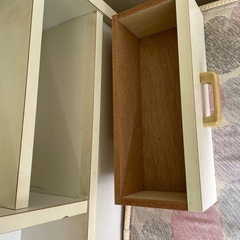 古いベッドです。下に引出し2個⭕️の画像