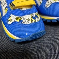 使用回数少なめ⭐️PUMA ミニオン コラボ スニーカー USJ 13.0cmの画像