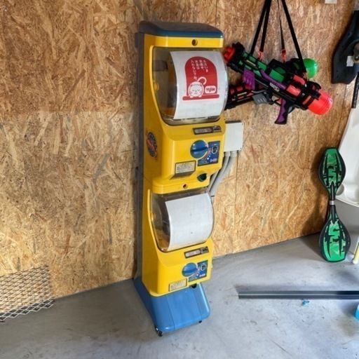 ガチャガチャ　カプセルマシン