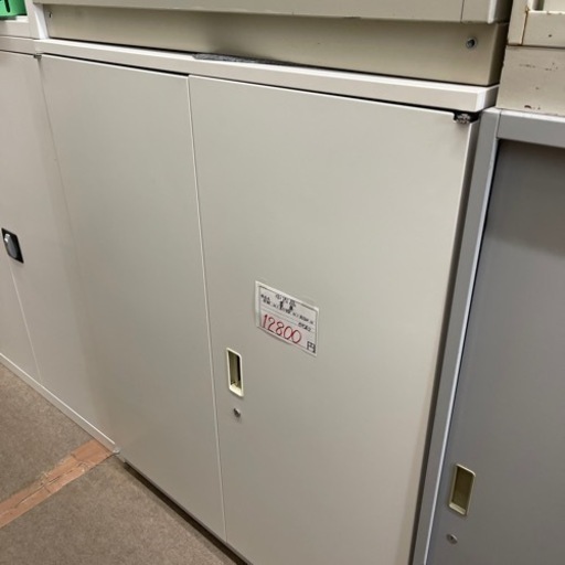 書庫　イトーキ　棚　鍵付き