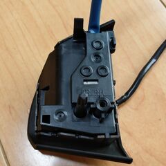 スズキ ソリオ MA15S ステアリングクルーズコントロールスイッチ、左メクラカバーの画像