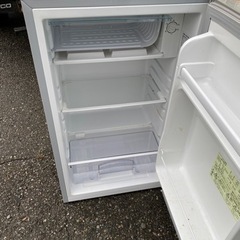 【綺麗です】１ドア機種のなかでは大きな冷凍部分！　シャープ75ℓ冷蔵庫   334の画像