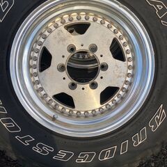 スーパースター？　SUPER STAR？　30×9.5OR15LT　104Ｓ　15×8J　+9　PCD.139.7　6穴　ハブ径約111ｍｍ　残り溝7～8ｍｍ　ブリジストンの画像