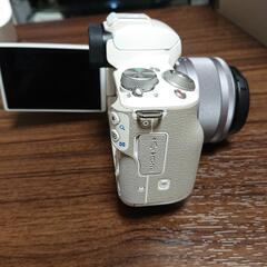 canon EOS kiss M(ホワイト)標準レンズ付きの画像