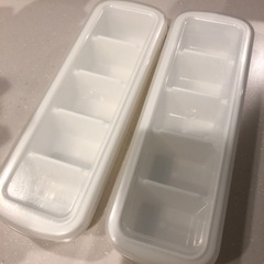 【お譲り先決まりました】ダイソーの大きい製氷皿14個セット（フタ付き）