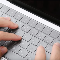 MacBookのキーボードカバーの画像