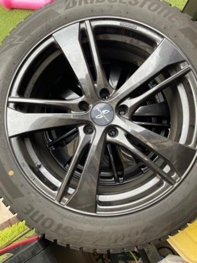 ブリヂストンスタッドレスタイヤ　suvencerホイル付き