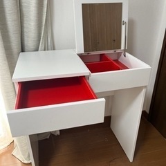 IKEAのドレッシングテーブル