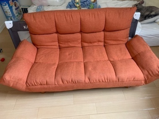 ニトリ　ソファ　オレンジ　比較的綺麗です。