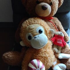 大きめのクマのぬいぐるみとイギリスで購入したミニクマもプレゼント...