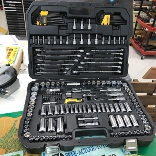 中古品△Dewalt メカニックツールセット 173ピース ケース付き 　工具ツールセット