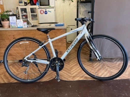 【SPECIALIZED sirrus ELITE】カーボンフォーク　アルミフレーム　24段　クロスバイク　ホワイト