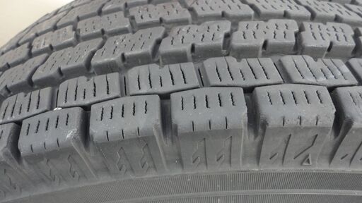 キャラバン　CQGE25　スタッドレスタイヤ４本セット　１９５　　８０　Ｒ１５　１０７　１０５　ＬＴ　１６年式用に購入