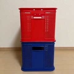 プラスチックケース　赤と青セットの画像