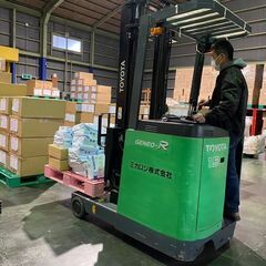 【土日祝休み】物流倉庫内の軽作業スタッフ／正社員登録ありの画像
