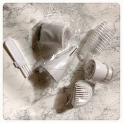 ꒰未使用꒱チクチクしない サロン仕上げ 防水 ムダ毛処理 充電式シェーバー 白の画像