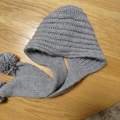 マフラー付きニット帽の画像