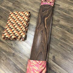 ★ 美品 琴 稽古用 13弦 すだれ彫り 並甲 角巻 蒔絵 和楽器 カバー付き　約183cmの画像