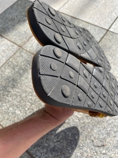 レザー 黄色 サンダル