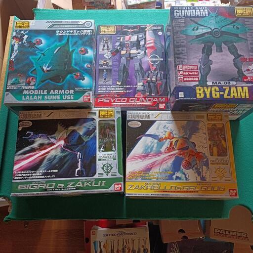 GUNDAM　MOBILE SUIT IN ACTION 各10,000円