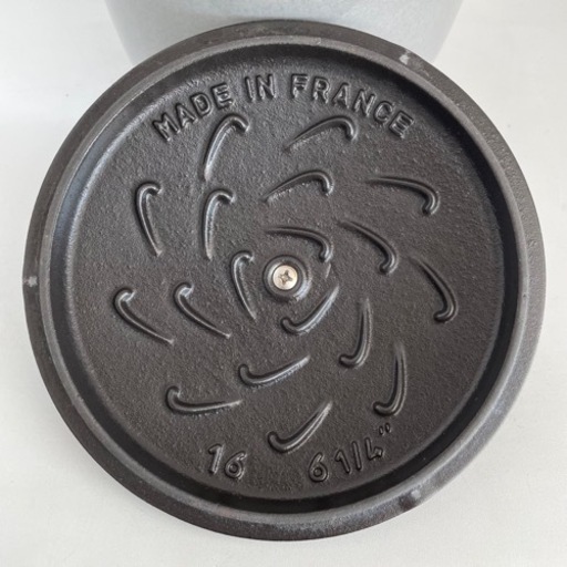 STAUB グレーのお鍋　リサイクルショップ宮崎屋　住吉店　23.1.9　ｙ STAUB グレーのお鍋 リサイクルショップ宮崎屋 住吉店 23.1.9 y