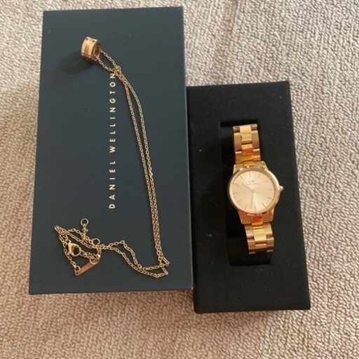 時計　DANIEL WELLINGTON