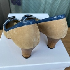 【アカクラ】スウェードパンプスの画像