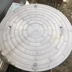 浄化槽マンホール蓋差し上げます。