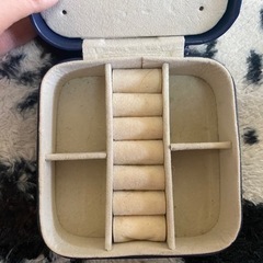 【値下げ‼️】コンパクトアクセサリーボックス❣️ネイビー、王冠❤️の画像